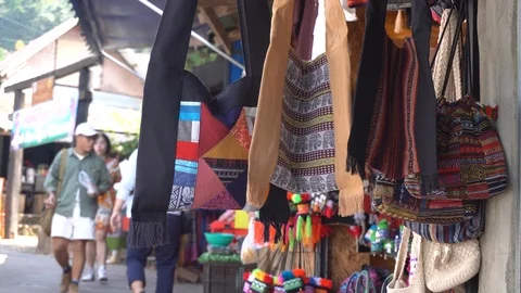 Tourists walking to see Doi market. Doi Pui Hmong Village in Chiang Mai, Thailan Stock Footage 123746239
