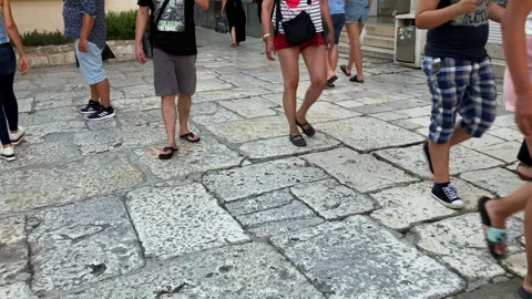 Tourists walking on the stone ground in the Old town of Split, Croatia. 库存影片 160112911