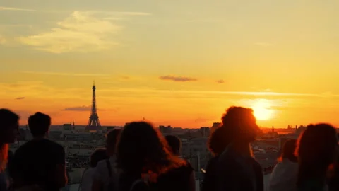 Tourists watching the sunset against the backdrop of the Eiffel Tower in Paris Stock Footage 250867021