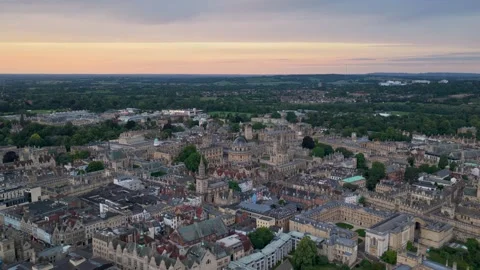 Towards Radcliffe Camera Aerial shot Oxford 25fps Stock-Footage 337959424