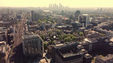 Towards Shadwell, Wapping, Tower Hamlets, London Vídeo Stock 200528666