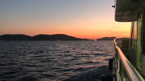 Towards the sunset. Video stock 115532696