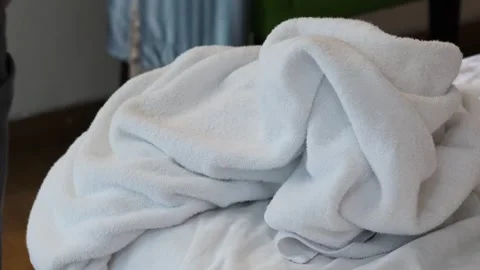 Towel Stock-Footage 332886040