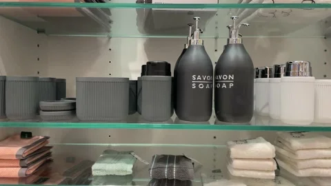 Towels and toiletry sets Stock-Footage 204879062