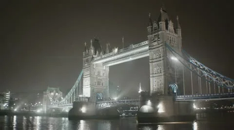 Tower Bridge Anamorphic flares Night Foggy Wide 스톡 동영상 11375555