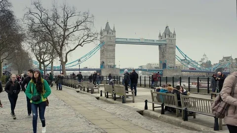 Tower bridge at autumn cloudy day Stockbeeldmateriaal 72860924