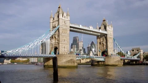 Tower bridge bus wide Stock Footage 82155123
