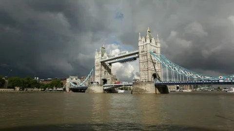 Tower Bridge With Clouds 스톡 동영상 827494