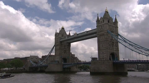 Tower Bridge on a cloudy day Stock Footage 39228599