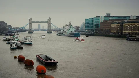 Tower Bridge on a cloudy day   panoramic view Stockbeeldmateriaal 72861691