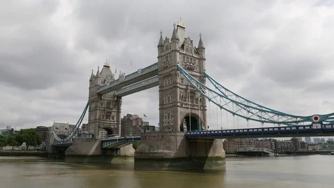 Tower Bridge Cloudy Day Timelapse  Video stock 78267608