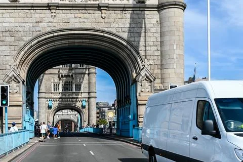Tower Bridge empty with no traffic Stock Photos