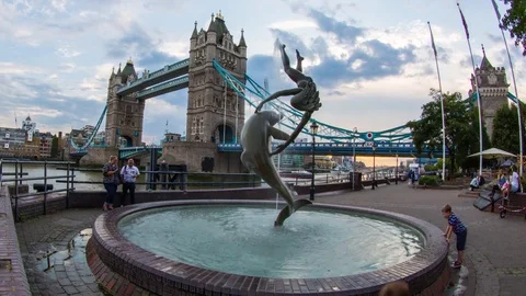 Tower Bridge Fountain Timelapse Video stock 79822589