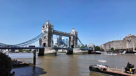 Tower Bridge, a historic landmark, is viewed from Butler s Wharf Pier on a Vidéo 336202722