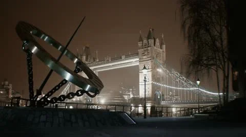 Tower bridge in London cloudy Night 스톡 동영상 11237865