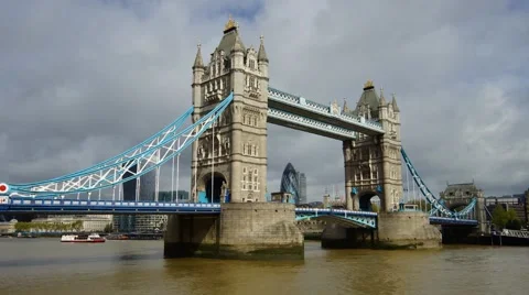 Tower Bridge in London Video stock 49624150