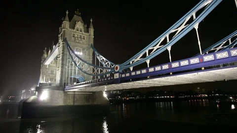 Tower Bridge in London 스톡 동영상 89408066