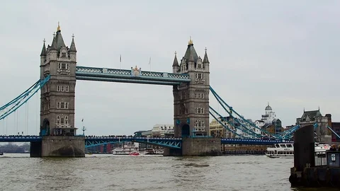 Tower Bridge in London 動画素材 122686899