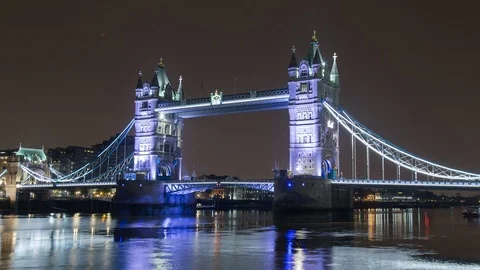 Tower Bridge in london, night time lapse over the River Thames Stock Footage 95960205