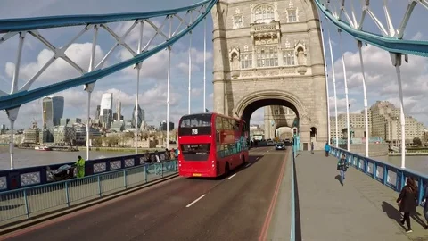 Tower Bridge, London. Red double decker bus crossing shot with jib in 4K Clip 16 스톡 동영상 73099571