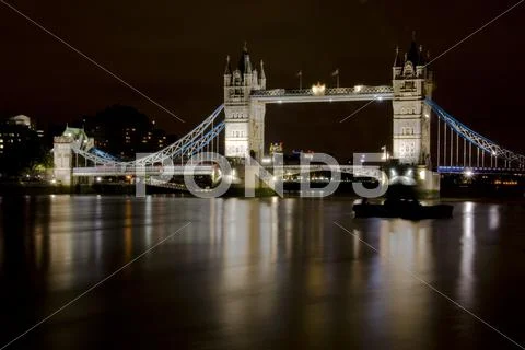 Tower Bridge at night Stock Photos