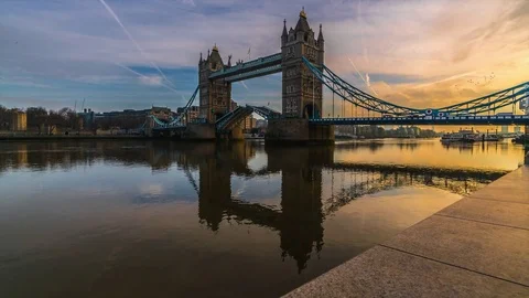 Tower Bridge opening and closing timelapse, London Stock Footage 72682622