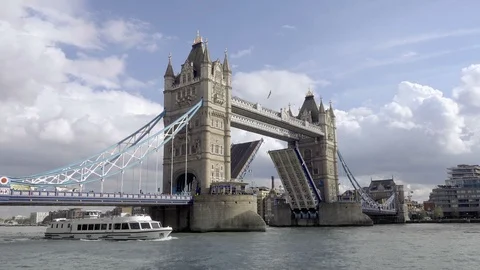 Tower Bridge opening closing timelapse London England UK 4K 1080 HD 스톡 동영상 92514163