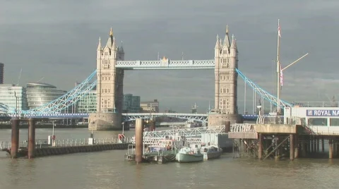 Tower Bridge opens and boat goes through- Time Lapse Stock Footage 537178
