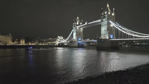 Tower Bridge opens and closes for pleasure craft Stock Footage 272689160
