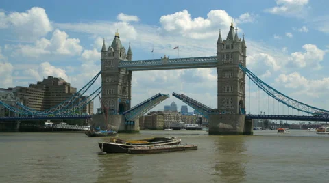 Tower Bridge opens &amp; closes time lapse 4K version 動画素材 40271279