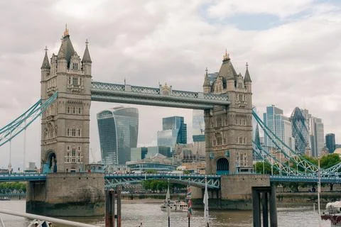 Tower Bridge over the River Thames in London, UK - 3 September 2026. Stockfoto's