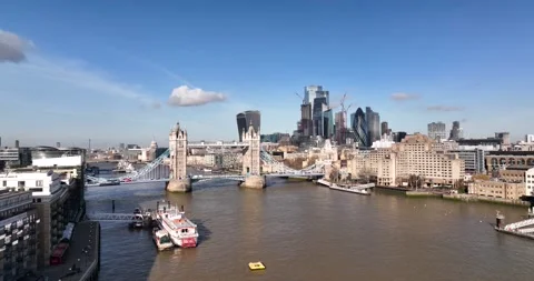 Tower Bridge over Thames river and futuristic skyscrapers in business hub Stock-Footage 170916495