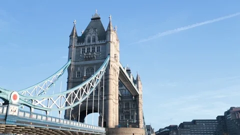 Tower Bridge Reveal Video stock 90864537