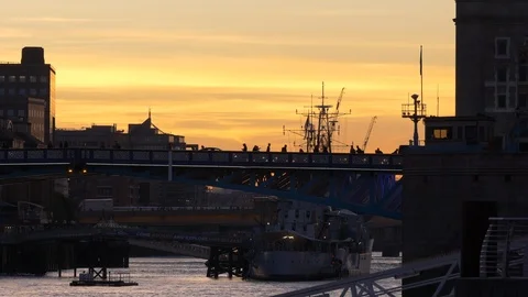 Tower Bridge traffic Stock Footage 95867909