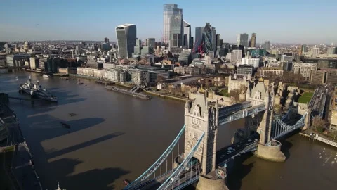 Tower bridge winter 2021 4K Video stock 147878001