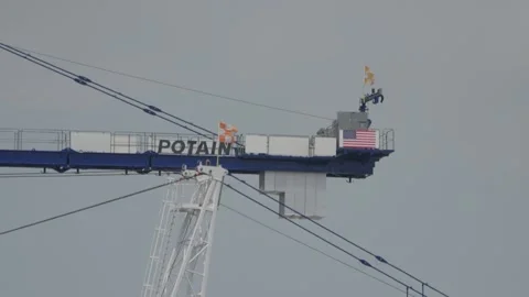 A tower crane above the White House during renovation work Stock-Footage 345283339