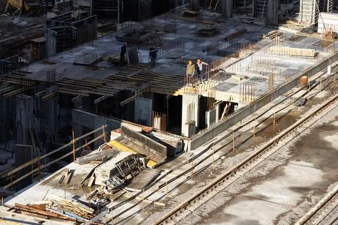 Tower crane on formwork at construction site. Truck mounted concrete pump Foto stock