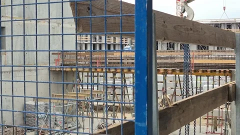 Tower Crane Hook Block with Chains Moving Past Platform 库存影片 335591428