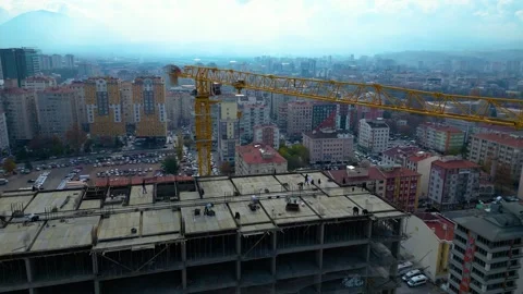 Tower crane working on a multi-story construction site 動画素材 292791203