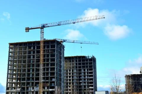 Tower cranes constructing a new residential building at a construction site Foto stock