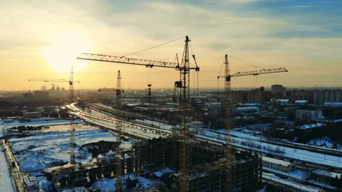 Tower cranes in work in a construction site near unfinished building. Vídeos de archivo 104112581