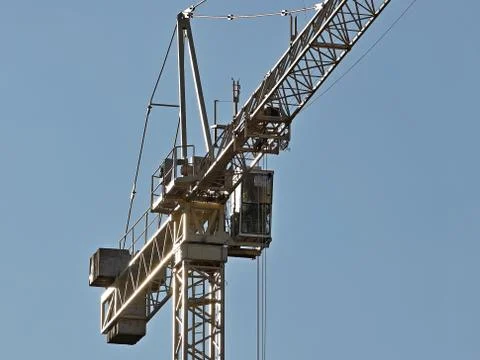 Tower cranes work during the construction of a multi-story building. New apar Foto stock
