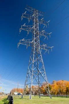Tower of electrical high voltage power on blue sky Foto stock