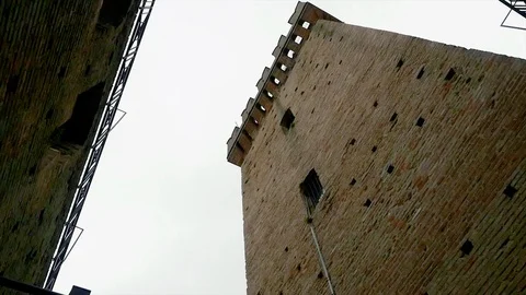 Tower of the fortress of Offagna Video stock 119304099
