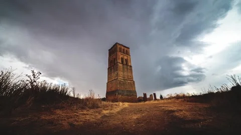 Tower in ruins under a storm Vídeos de archivo 285348988