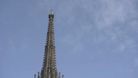 Tower Of St. Stephen's cathedral / Turmspitze des Wiener Stephansdoms 動画素材 122199272