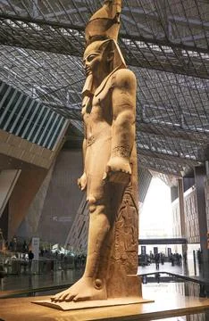 A towering ancient Egyptian statue Stock Photos