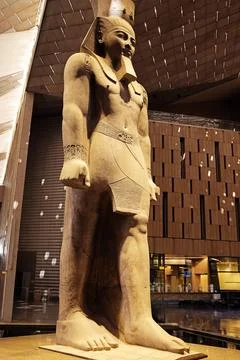 A towering ancient Egyptian statue Stock Photos
