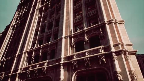 A towering building capturing the essence of the New York cityscape Ilustración de archivo