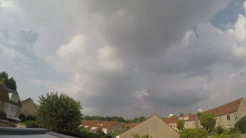 Towering clouds of a developing thunderstorm Video stock 204755255